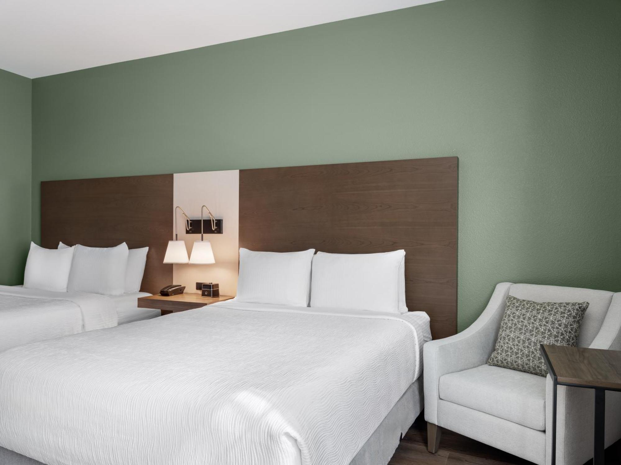 La Quinta Inn And Suites By Wyndham Lincoln Exterior photo