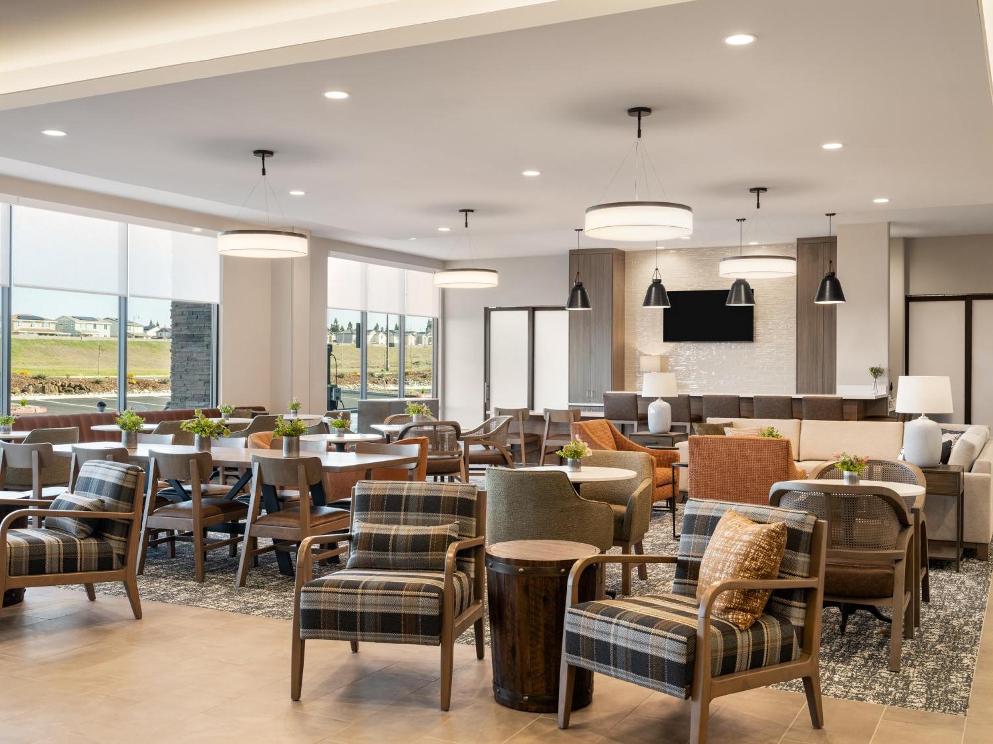 La Quinta Inn And Suites By Wyndham Lincoln Exterior photo